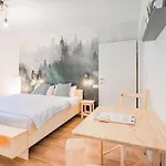 Bei Resi Und Lisi *