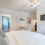 Bei Resi Und Lisi *